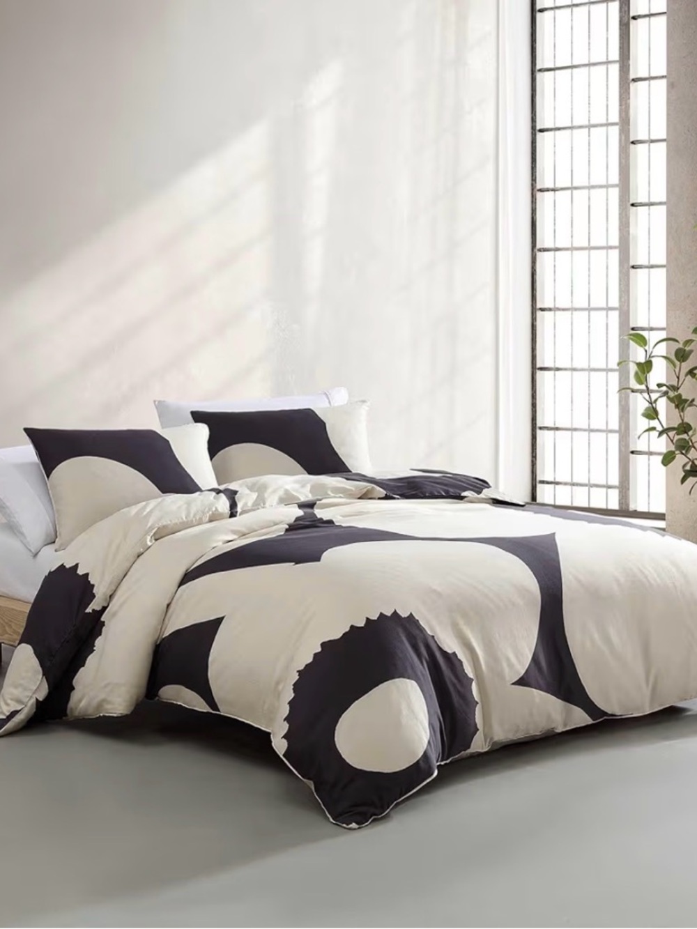 Marimekko Oversized Black Circle Duvet Cover - White and Black NO OFFERS!